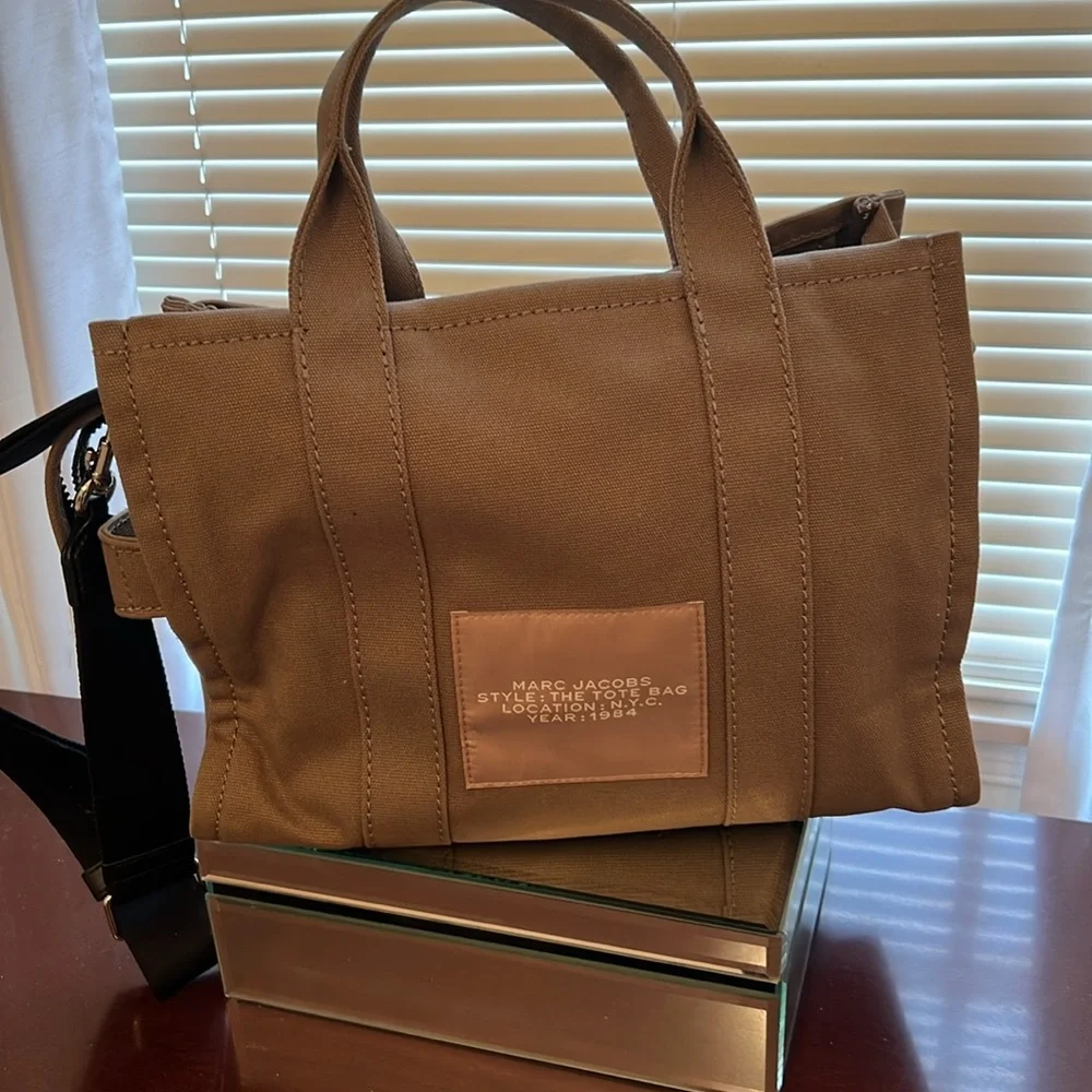 Marc Jacobs Tan Tote Bag *EUC* - Picture 3 of 5